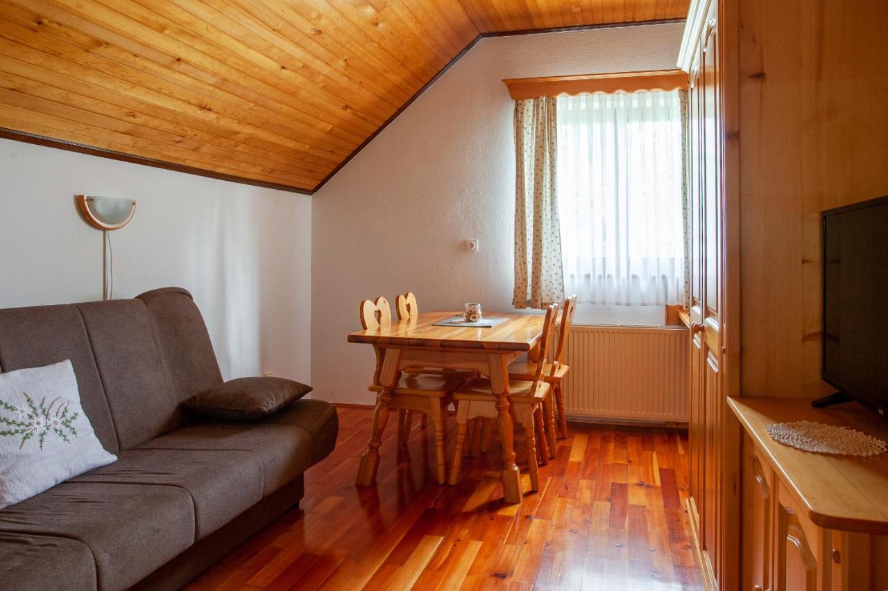 Farmstay&Glamping Visocnik リュブノ エクステリア 写真